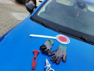 La targa svela l'assenza di assicurazione, la Po