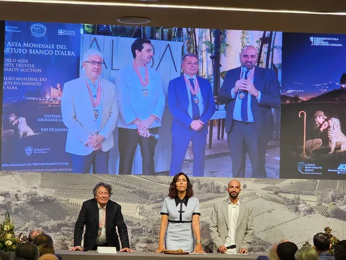 A Grinzane Cavour è in corso l'Asta del tartufo - La diretta 9