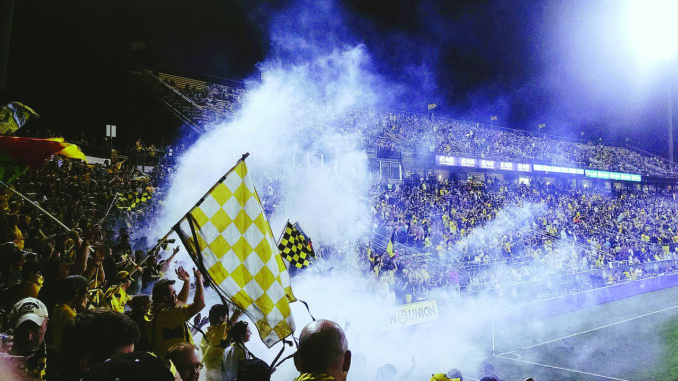 Asti, tifoso juventino condannato a una multa di 3.600 euro per l’uso di un fumogeno allo stadio Bentegodi