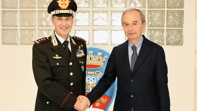 l sindaco di Bra accoglie il generale di Carabinieri Riccardo Galletta e il questore Rocco Grassi