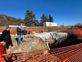 Alba: proseguono i lavori di spostamento di fognature e sottoservizi contestuali alla realizzazione della rotatoria di Scaparoni