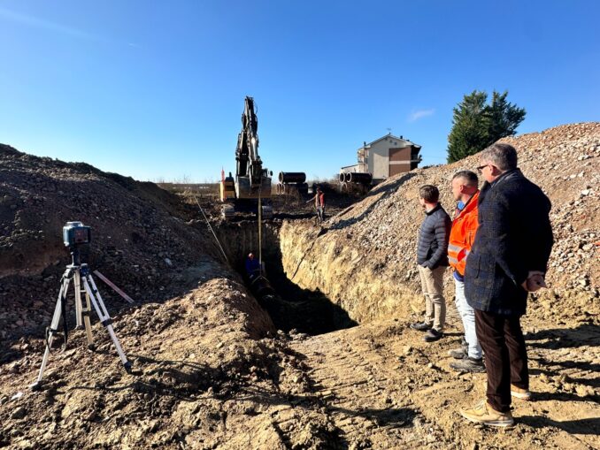 Alba: proseguono i lavori di spostamento di fognature e sottoservizi contestuali alla realizzazione della rotatoria di Scaparoni 3