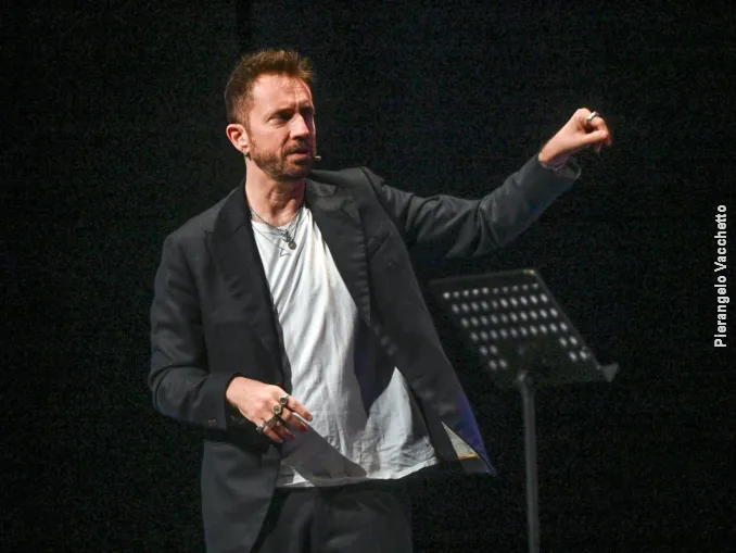 Il monologo di Andrea Scanzi “La Sciagura” ad Alba 1