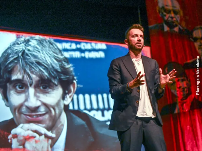 Il monologo di Andrea Scanzi “La Sciagura” ad Alba 6