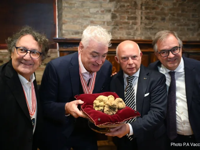 A Grinzane Cavour è in corso l'Asta del tartufo - La diretta 6