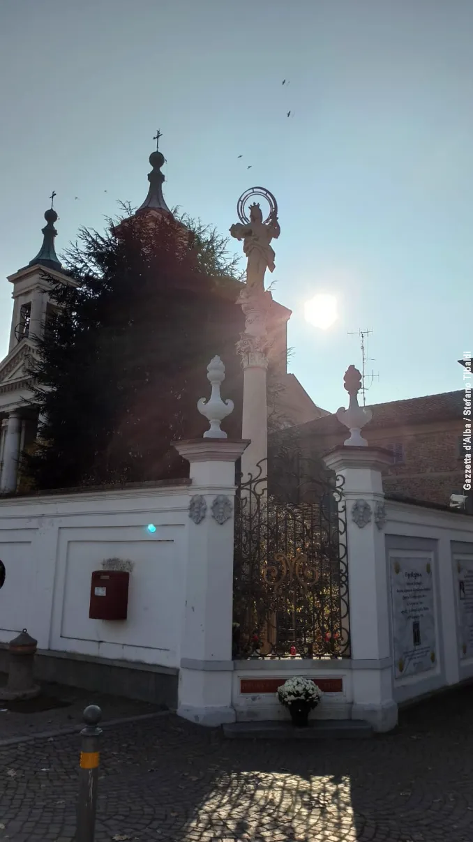 Bra / Al santuario della Madonna dei fiori è sbocciato il pruneto