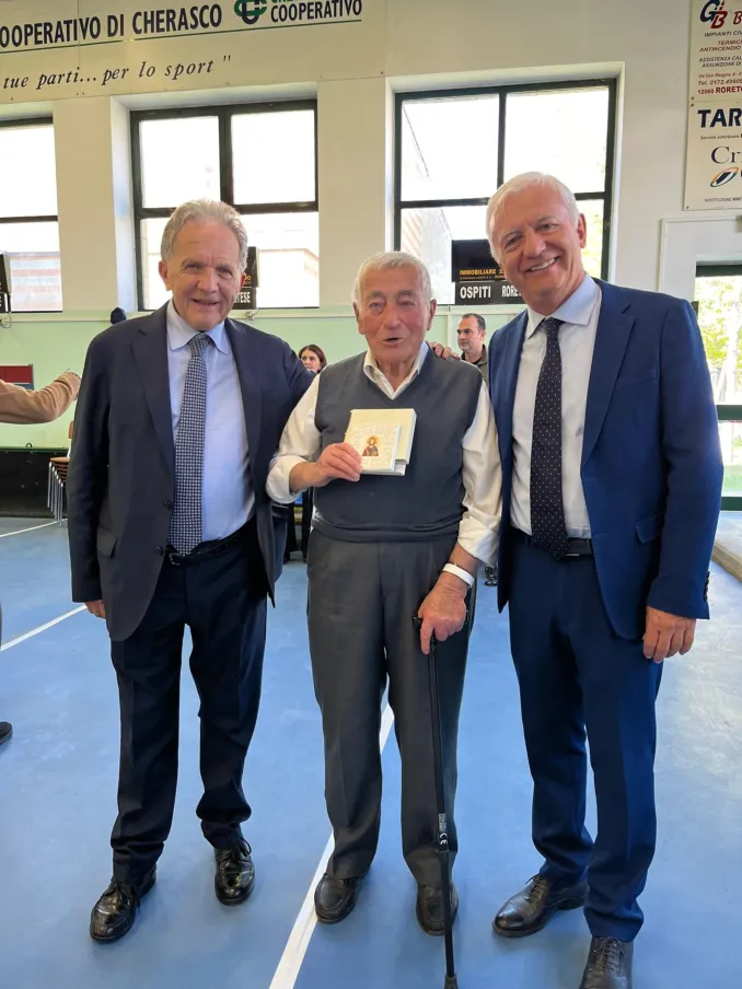 Il centro incontro di Roreto premia tesserati e frazionisti ottuagenari (foto) 2