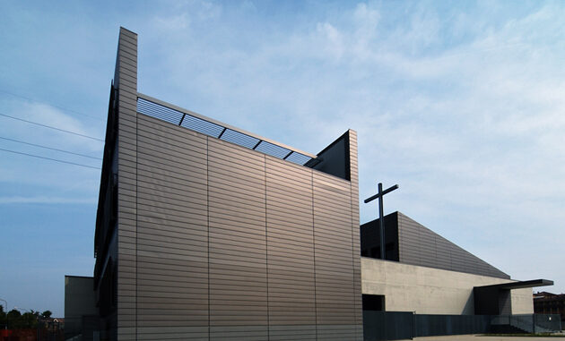 Coppia consuma un rapporto sessuale nella chiesa di Salsasio