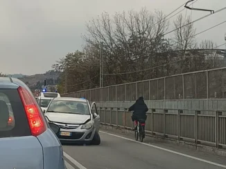 Incidente sul ponte Albertino ad Alba, traffico rallentato anche in tangenziale