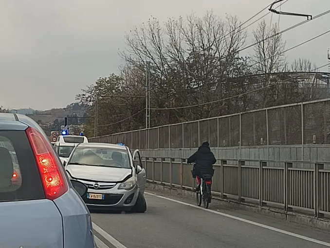 Incidente sul ponte Albertino ad Alba, traffico rallentato anche in tangenziale