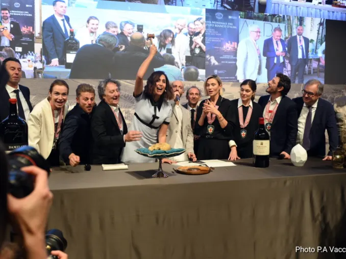 A Grinzane Cavour è in corso l'Asta del tartufo - La diretta 17