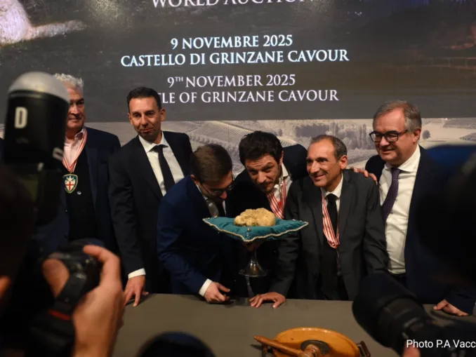 A Grinzane Cavour è in corso l'Asta del tartufo - La diretta 16