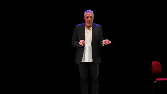 Ecco la stagione teatrale del Sociale di Alba. Presentazione con il comico Max Pisu sul palco