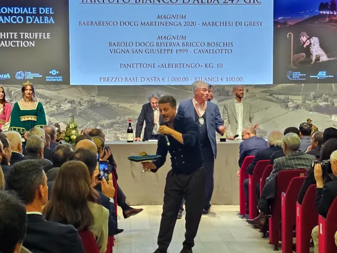 A Grinzane Cavour è in corso l'Asta del tartufo - La diretta 13