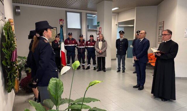 La Questura di Cuneo ha commemorato i defunti con una corona di alloro