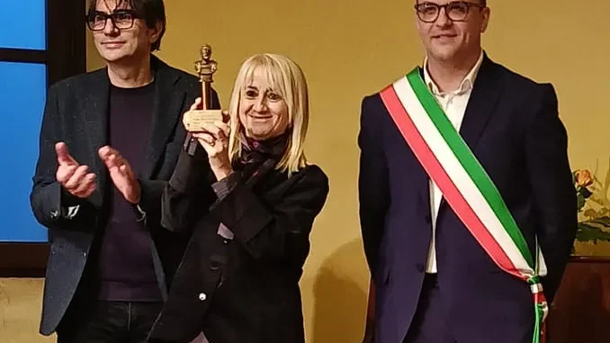 Luciana Littizzetto ha ricevuto a Treiso il premio Pertinace
