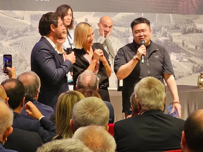 A Grinzane Cavour è in corso l'Asta del tartufo - La diretta 15