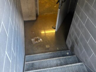 Disastro ai Tetti blu: un gruppo di appartamenti e garage invasi dalle fognature [foto e video] 1