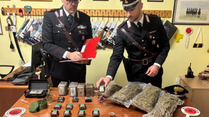 Dieci chili di droga sequestrati: maxi operazione dei Carabinieri nell&rsquo;Astigiano