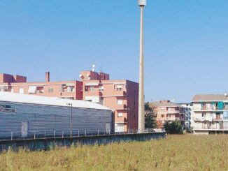 Un'antenna di trenta metri tra le cose di corso Piave: così dovrebbero risolversi i problemi al segnale telefonico