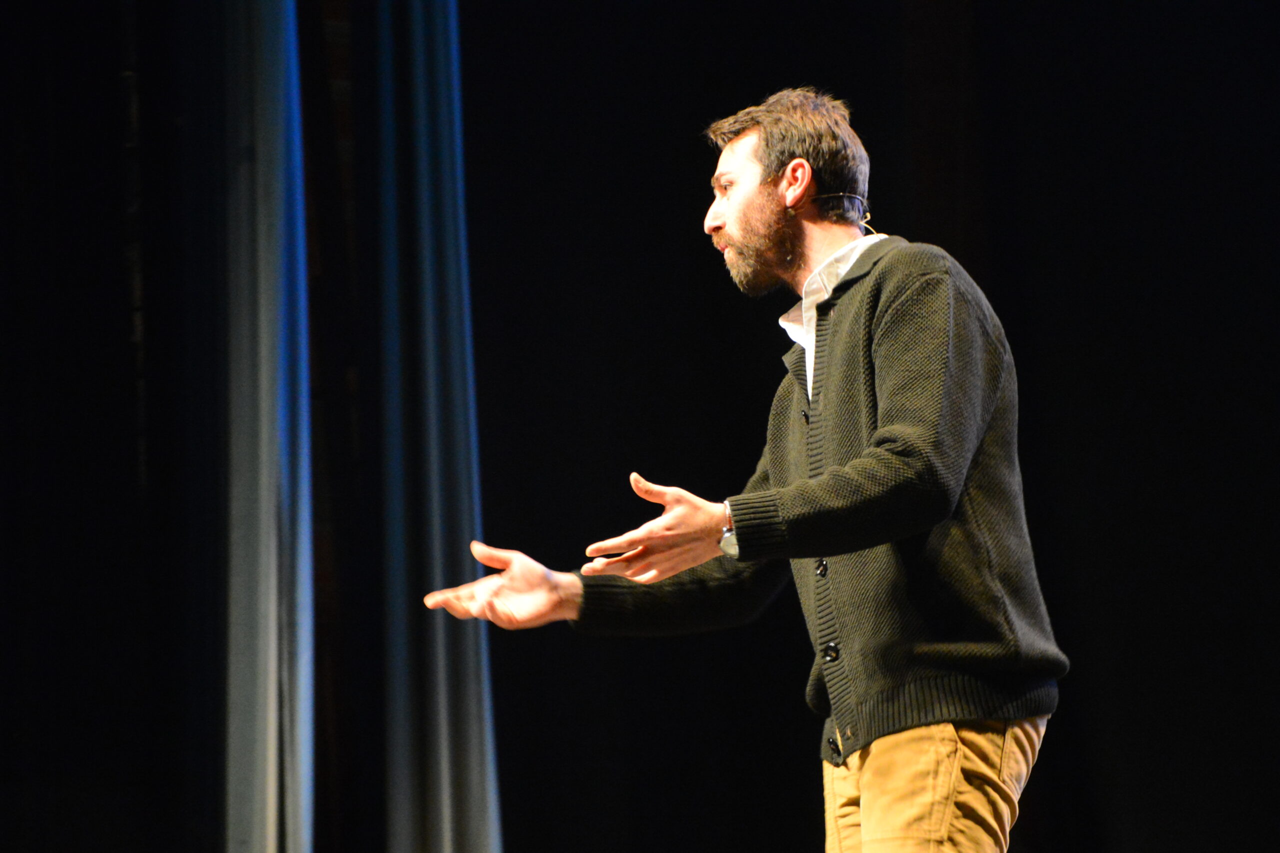 Successo in teatro per la presentazione di "Vite di Langa e Roero", il nuovo libro di Petrini e Tibaldi 7