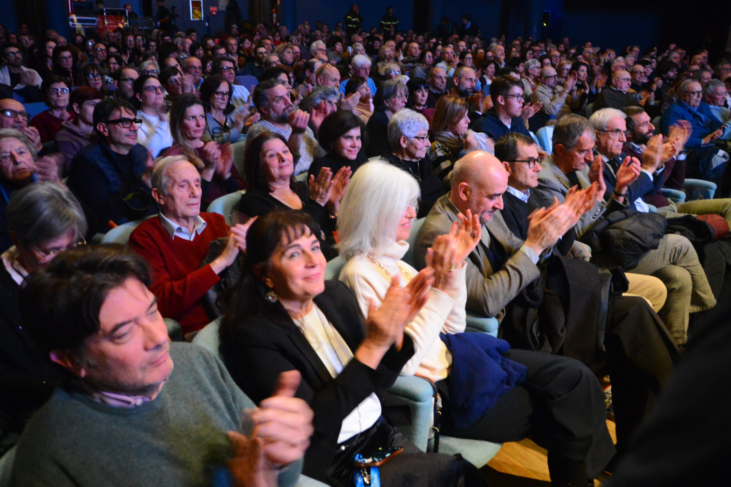 Successo in teatro per la presentazione di "Vite di Langa e Roero", il nuovo libro di Petrini e Tibaldi 17