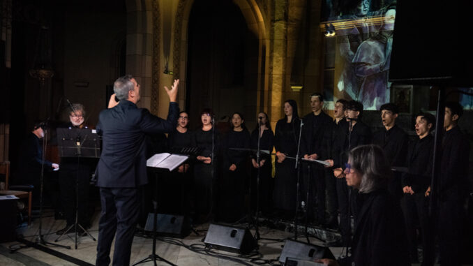 Profondo Umano chiude il 2025 tra musica immaginazione e parola [foto e video]
