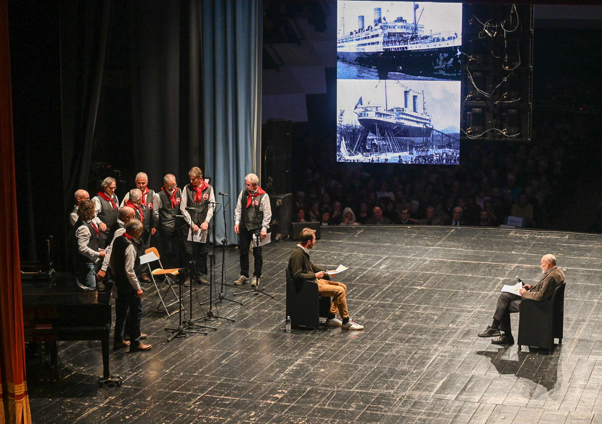 Successo in teatro per la presentazione di "Vite di Langa e Roero", il nuovo libro di Petrini e Tibaldi 18