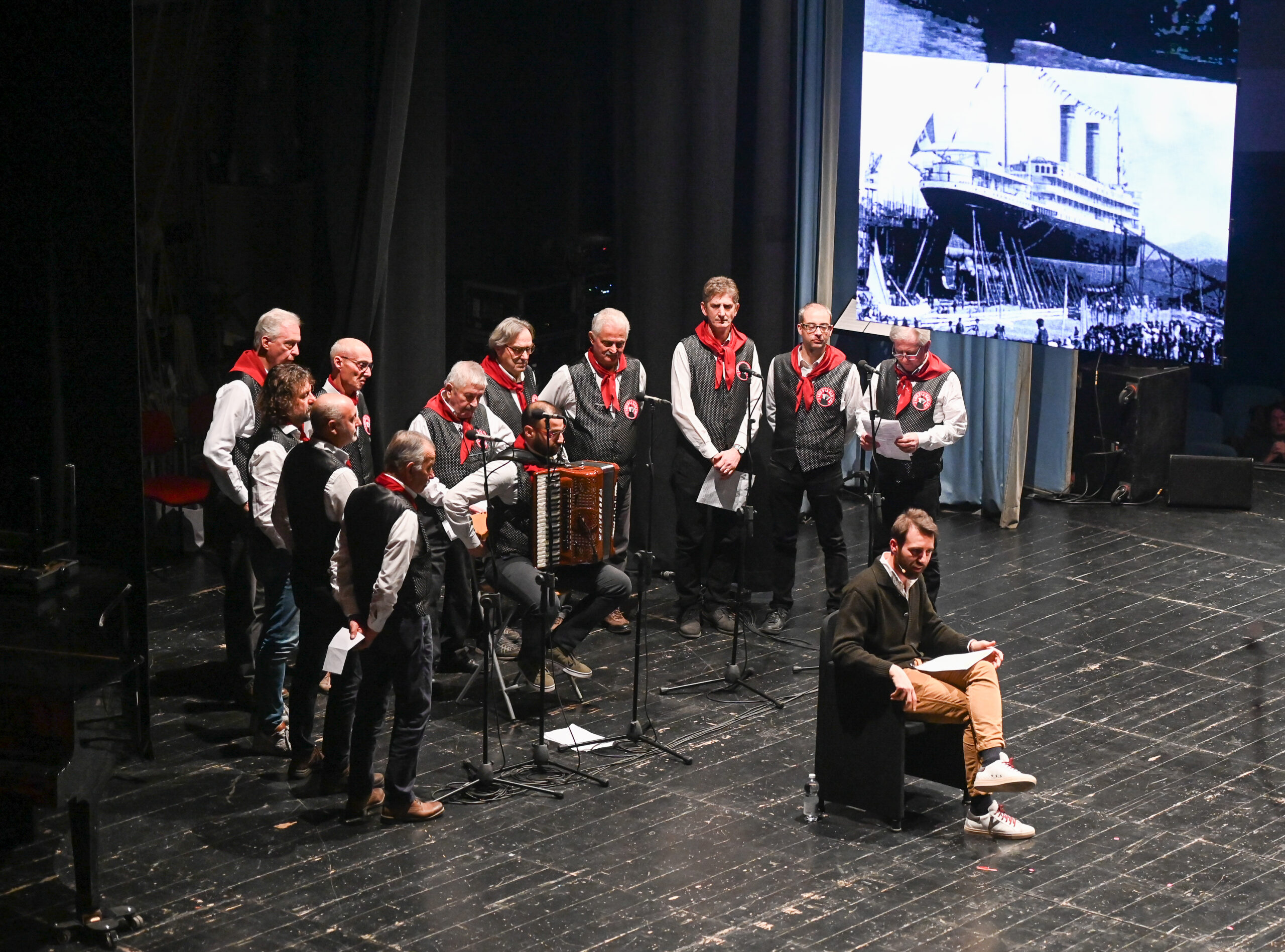 Successo in teatro per la presentazione di "Vite di Langa e Roero", il nuovo libro di Petrini e Tibaldi 19