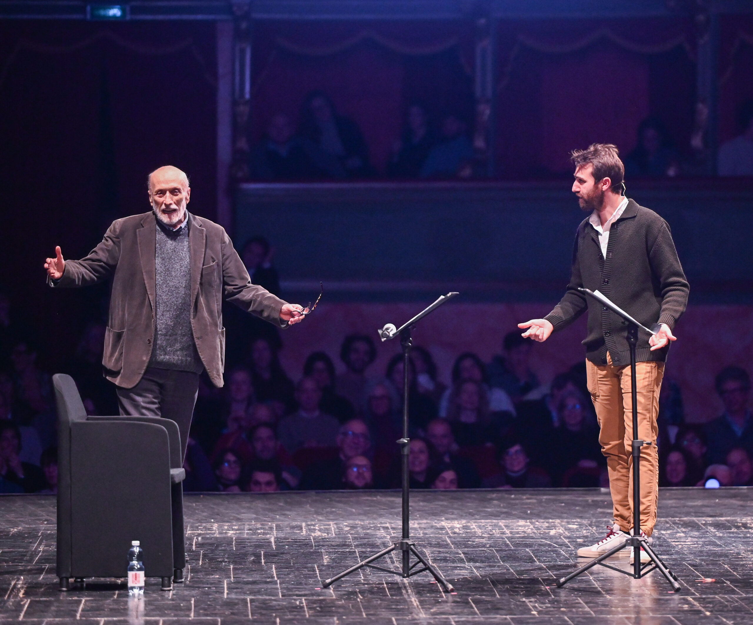 Successo in teatro per la presentazione di "Vite di Langa e Roero", il nuovo libro di Petrini e Tibaldi 4