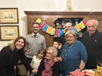 Il sindaco di Alba, Alberto Gatto, in visita alla neo centenaria Luigia Facello 1