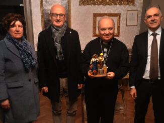 Confartigianato e Coldiretti: al vescovo di Alba la statuina del lavoro 1