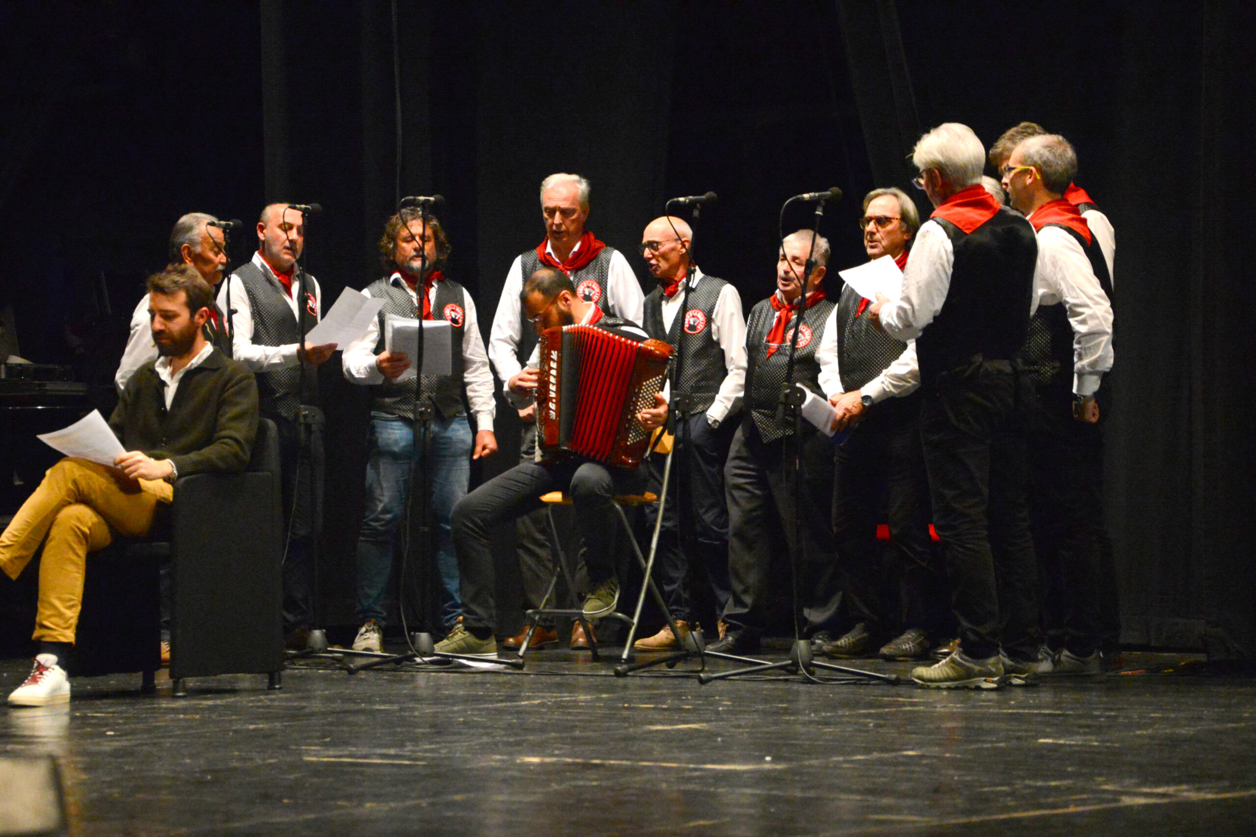 Successo in teatro per la presentazione di "Vite di Langa e Roero", il nuovo libro di Petrini e Tibaldi 10