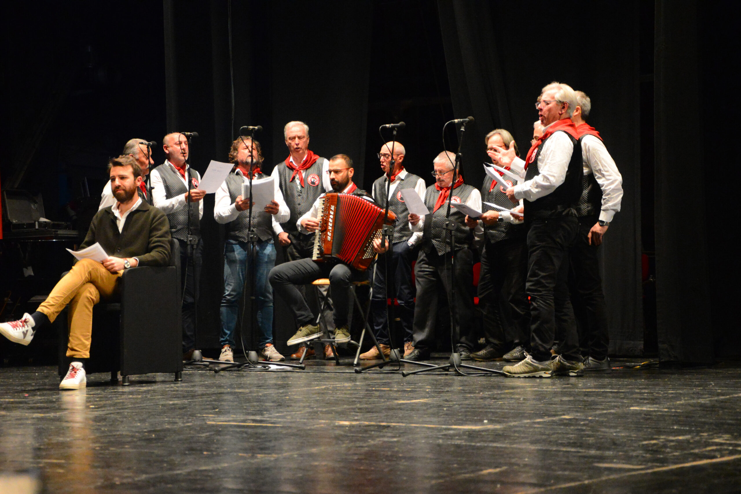 Successo in teatro per la presentazione di "Vite di Langa e Roero", il nuovo libro di Petrini e Tibaldi 11