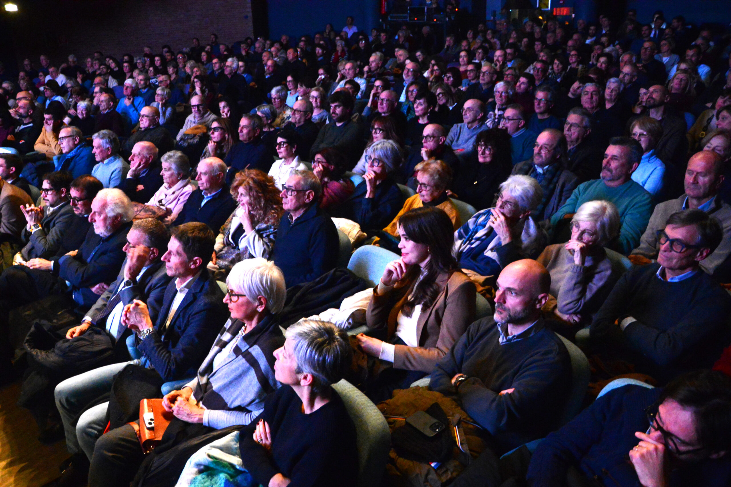 Successo in teatro per la presentazione di "Vite di Langa e Roero", il nuovo libro di Petrini e Tibaldi 12