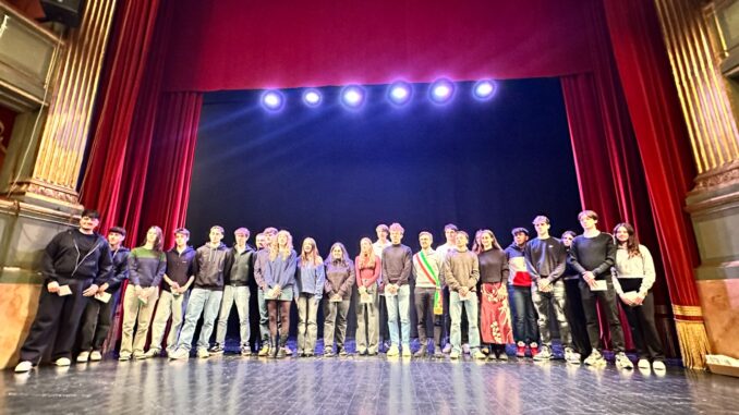 Consegna della Costituzione ai neo diciottenni: Alba accoglie i nuovi cittadini