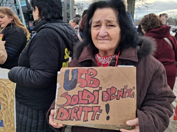 Il Natale delle lavoratrici Proteco che confezionano i dolci Ferrero: meno di 1.500 euro di stipendio e tredicesima [foto e video] 2