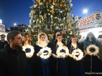 Natale 2025 / Oggi ad Alba si accende l'albero di piazza Ferrero 5
