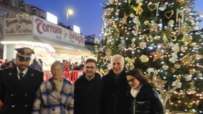Natale 2025 / Oggi ad Alba si accende l'albero di piazza Ferrero 1