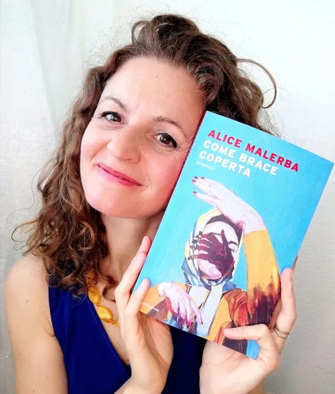Alba accoglie Alice Malerba e il suo libro Come brace coperta. Sabato 20 dicembre alla libreria Marameo