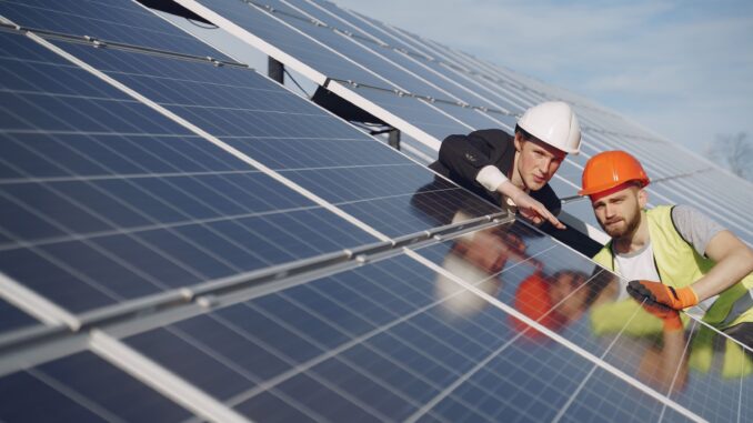 Fotovoltaico al posto dell’amianto su 200 tetti industriali