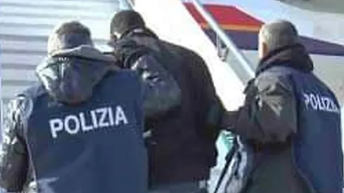 Due stranieri irregolari espulsi dalla Polizia astigiana