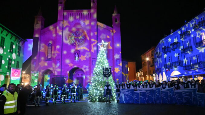 Natale 2025 / Ad Alba Casa Claus, elfi Dj, acrobati e letture per le Notti della Natività