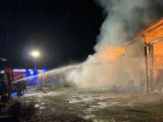 Ad Acqui Terme in fiamme 300 rotoballe di fieno in un capannone agricolo
