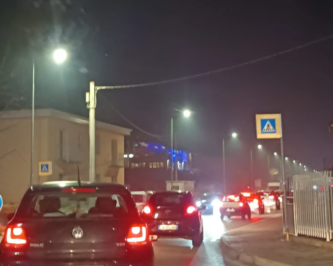 Sioneri / Viabilità interrotta per un incidente tra auto e pullman 3