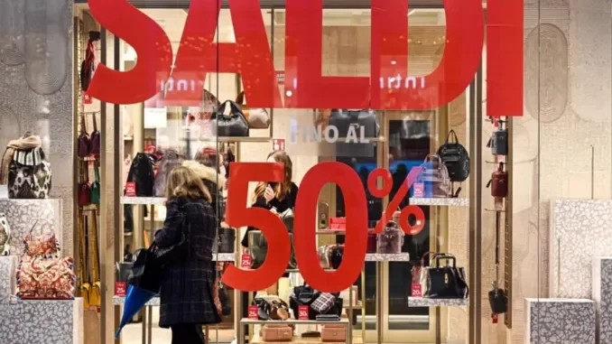 I saldi iniziano il 3 gennaio e per due sabati Bra toglie il ticket dai parcheggi blu