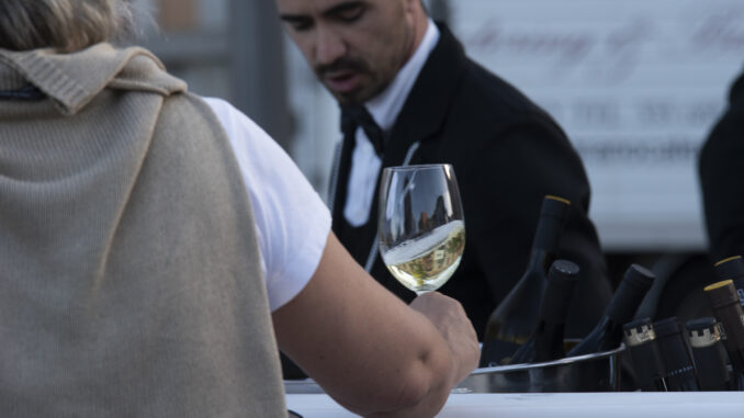 Un brindisi alla novità: Teo Costa presenta il Langhe Arneis “Teodoro”