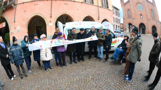 Motiva ha ricevuto un nuovo automezzo per le persone fragili