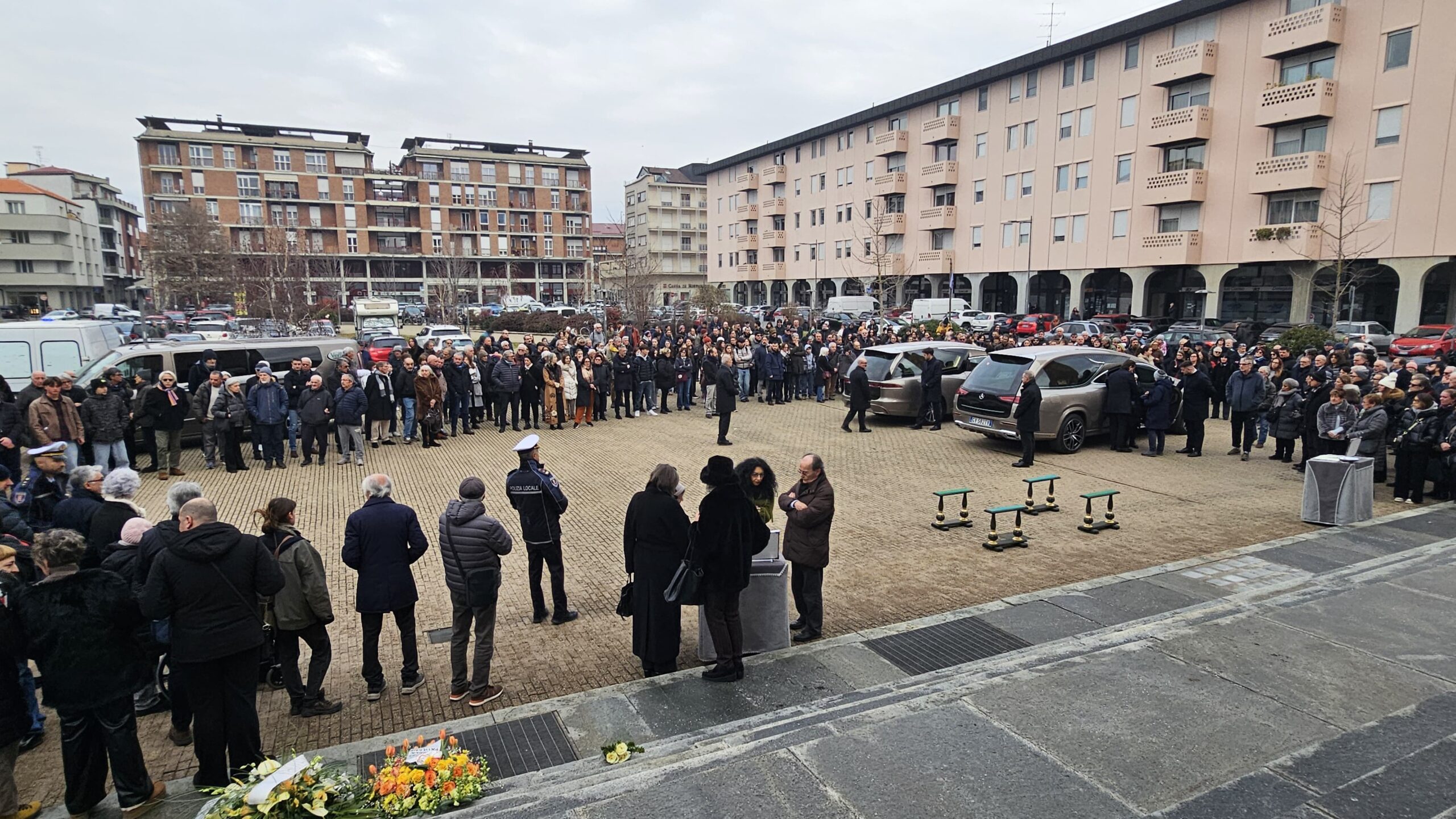 La morte non &egrave; la fine: Alba si &egrave; stretta in un grande abbraccio per l'ultimo saluto a Paolo e Francesco Foglino 1