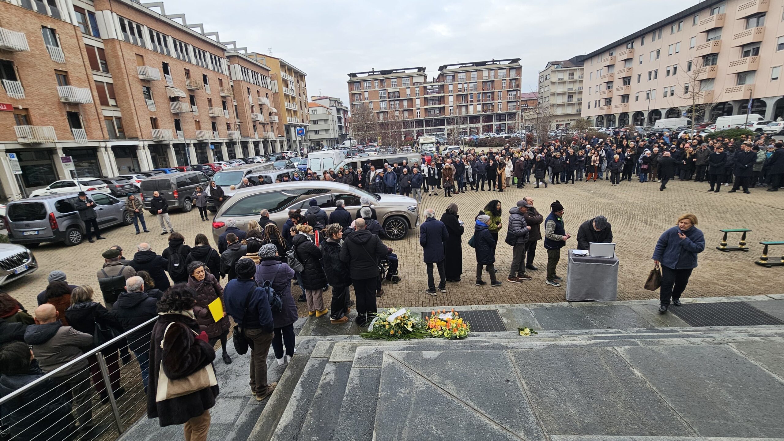 La morte non &egrave; la fine: Alba si &egrave; stretta in un grande abbraccio per l'ultimo saluto a Paolo e Francesco Foglino 2